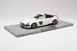 Mercedes Brabus SLS AMG 700 Biturbo Roadster Pearl Blanc Minichamps 1:18 107032130 Métal