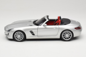 Mercedes SLS AMG Roadster Iridium Argent Minichamps 1:18 B66960078 Métal — image 4 sur 8