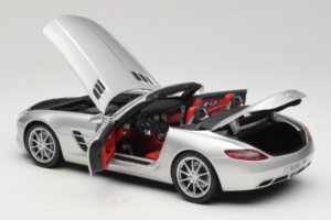 Mercedes SLS AMG Roadster Iridium Argent Minichamps 1:18 B66960078 Métal — image 5 sur 8