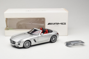 Mercedes SLS AMG Roadster Iridium Argent Minichamps 1:18 B66960078 Métal — image 8 sur 8
