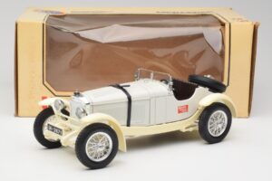 Mercedes SSKL Blanc & Crème Bburago 1:18 3002-M1 Métal — image 6 sur 6
