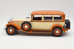 Mercedes Type Nurburg W08 460/460K Beige MCG 1:18 MCG18034 Métal — image 3 sur 6