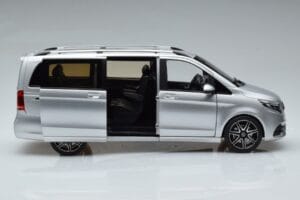 Mercedes V-Class V260 AMG Line Argent Norev 1:18 183871 Métal — image 4 sur 10