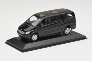 Mercedes Viano W639 Atlantis Blue Minichamps 1:43 B67871200 Métal — image 2 sur 4