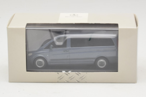 Mercedes Vito W638 Lugano Grey Minichamps 1:43 B67871201 Métal — image 4 sur 4