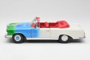 Mercedes 280SE W108 Tricolor Maisto 1:18 56014 Métal — image 4 sur 8