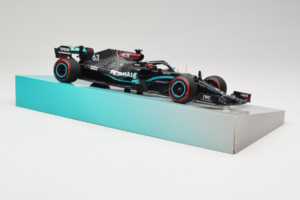 Mercedes W11 #63 G. Russell Mercedes AMG Petronas Sakhir Grand Prix 2020 Minichamps 1:18 113201663 Résine — image 4 sur 7