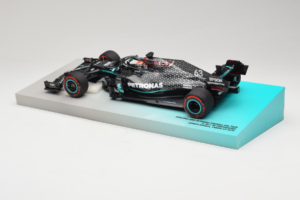 Mercedes W11 #63 G. Russell Mercedes AMG Petronas Sakhir Grand Prix 2020 Minichamps 1:18 113201663 Résine — image 5 sur 7