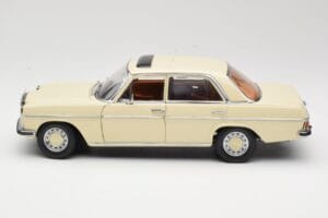Mercedes W115 Strich 8 Crème Sun Star 1:18 4581 Métal — image 4 sur 8
