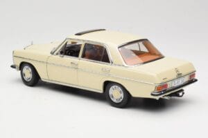 Mercedes W115 Strich 8 Crème Sun Star 1:18 4581 Métal — image 7 sur 8