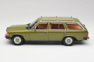 Mercedes W123 200T Cypress Vert BoS Models 1:18 BOS008 Métal — image 3 sur 6