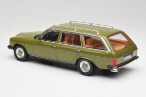 Mercedes W123 200T Cypress Vert BoS Models 1:18 BOS008 Métal — image 5 sur 6