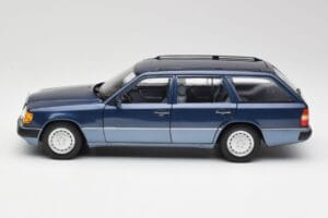 Mercedes 300D W124 T-Modell Nautical Bleu Norev 1:18 183962 Métal — image 4 sur 8