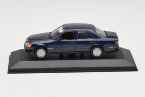 Mercedes W124 Bleu Foncé Minichamps 1:43 MB006 Métal