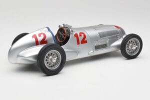 Mercedes W125 #12 R. Caracciola Grand Prix 1937 CMC 1:18 M-052 Métal — image 2 sur 6
