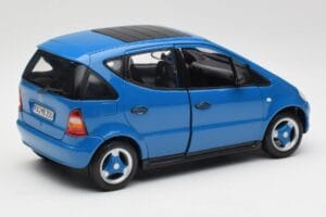 Mercedes A-Class W168 Azure Bleu Maisto 1:18 50311 Métal — image 3 sur 8
