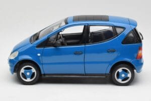 Mercedes A-Class W168 Azure Bleu Maisto 1:18 50311 Métal — image 4 sur 8