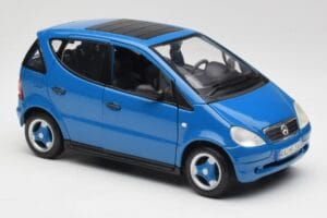 Mercedes A-Class W168 Azure Bleu Maisto 1:18 50311 Métal — image 6 sur 8