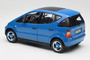 Mercedes A-Class W168 Azure Bleu Maisto 1:18 50311 Métal — image 7 sur 8