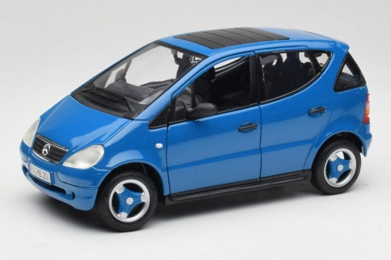 Mercedes A-Class W168 Azure Bleu Maisto 1:18 50311 Métal