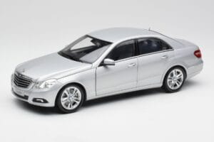 Mercedes Classe E W212 Avantgarde Iridium Argent Peinture Édition 1 Minichamps 1:18 B66960212-D1 Métal