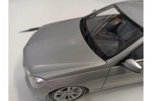 Mercedes Classe E W212 Avantgarde Iridium Argent Peinture Édition 1 Minichamps 1:18 B66960212-D1 Métal — image 8 sur 11