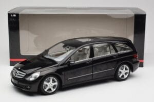 Mercedes R-Class W251 Obsidian Noir Minichamps 1:18 150034601 Métal — image 8 sur 8