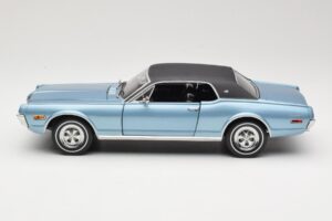 Mercury Cougar XR-7 Bleu Sun Star 1:18 1562 Métal — image 4 sur 8