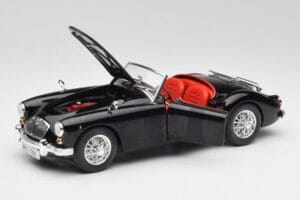 MGA English Roadster Noir Revell 1:18 84559091 Métal — image 2 sur 8