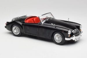 MGA English Roadster Noir Revell 1:18 84559091 Métal — image 6 sur 8