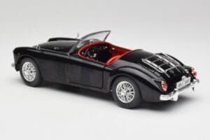 MGA English Roadster Noir Revell 1:18 84559091 Métal — image 7 sur 8