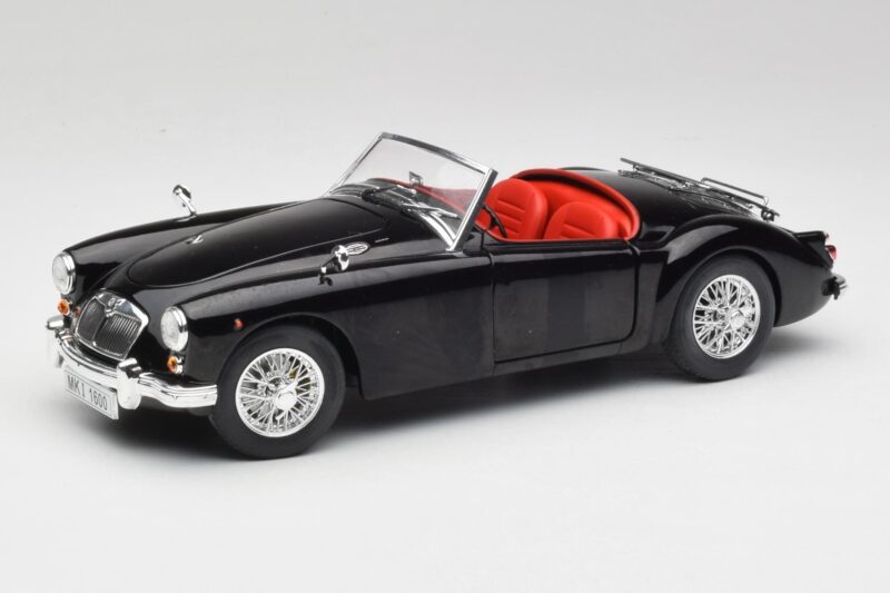 MGA English Roadster Noir Revell 1:18 84559091 Métal