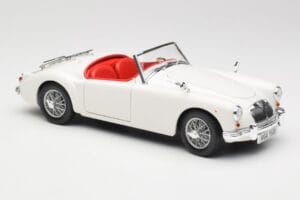 MGA Roadster Old English White Revell 1:18 08455 Métal — image 6 sur 8