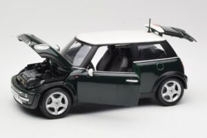 Mini Cooper Mk7 Vert Maisto 1:18 7271336 Métal — image 2 sur 8