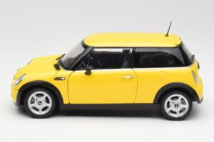 Mini Cooper One R50 Pack Aérodynamique Jaune Kyosho 1:18 80430148553 Métal — image 4 sur 8