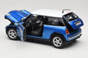 Mini Cooper R50 Bleu avec Toit Blanc Mondo Motors 1:18 MINI004 Métal — image 5 sur 8