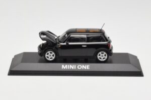Mini One R50 Noir Avec Toit Noir Minichamps 1:43 MINI005 Métal — image 5 sur 5