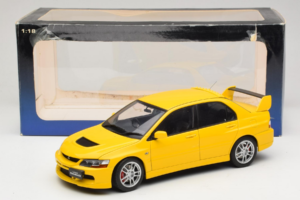Mitsubishi Lancer Evolution IX GSR Jaune AUTOart 1:18 77192 Métal — image 8 sur 8