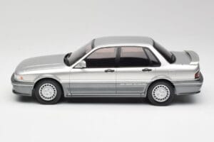 Mitsubishi Galant VR-4 Argent IXO 1:18 18CMC191 Métal — image 3 sur 6