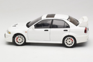 Mitsubishi Lancer Evo VI Tommi Makinen Edition Blanc AUTOart 1:18 77157 Métal — image 4 sur 8