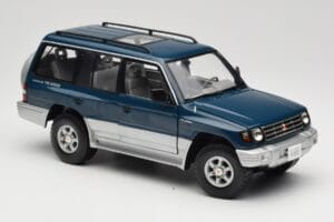 Mitsubishi Pajero V20 LWB Bleu & Argent Sun Star 1:18 1212 Métal — image 6 sur 8