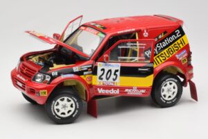 Mitsubishi Pajero Rallye Raid #205 Paris-Dakar Rally 2001 Solido 1:18 9022 Métal — image 2 sur 8