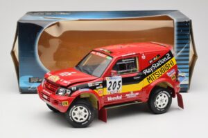 Mitsubishi Pajero Rallye Raid #205 Paris-Dakar Rally 2001 Solido 1:18 9022 Métal — image 8 sur 8