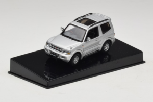 Mitsubishi Pajero SWB Argent AUTOart 1:43 57113 Métal — image 2 sur 4