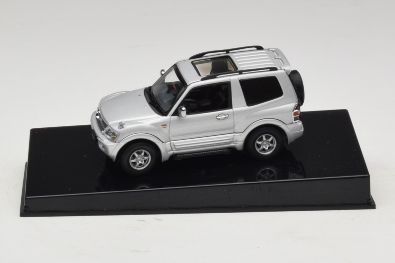 Mitsubishi Pajero SWB Argent AUTOart 1:43 57113 Métal