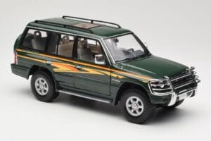 Mitsubishi Pajero V20 LWB Vert Sun Star 1:18 1225 Métal — image 6 sur 8