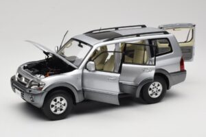 Mitsubishi Pajero V73 Bleu YC Model 1:18 241218040102010209 Métal — image 2 sur 8