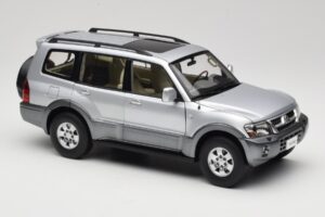 Mitsubishi Pajero V73 Bleu YC Model 1:18 241218040102010209 Métal — image 6 sur 8