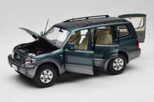 Mitsubishi Pajero V73 Vert YC Model 1:18 241218040101010215 Métal — image 2 sur 8