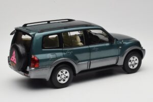 Mitsubishi Pajero V73 Vert YC Model 1:18 241218040101010215 Métal — image 3 sur 8